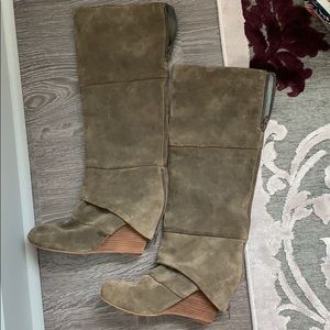Fergie fallen wedge boots